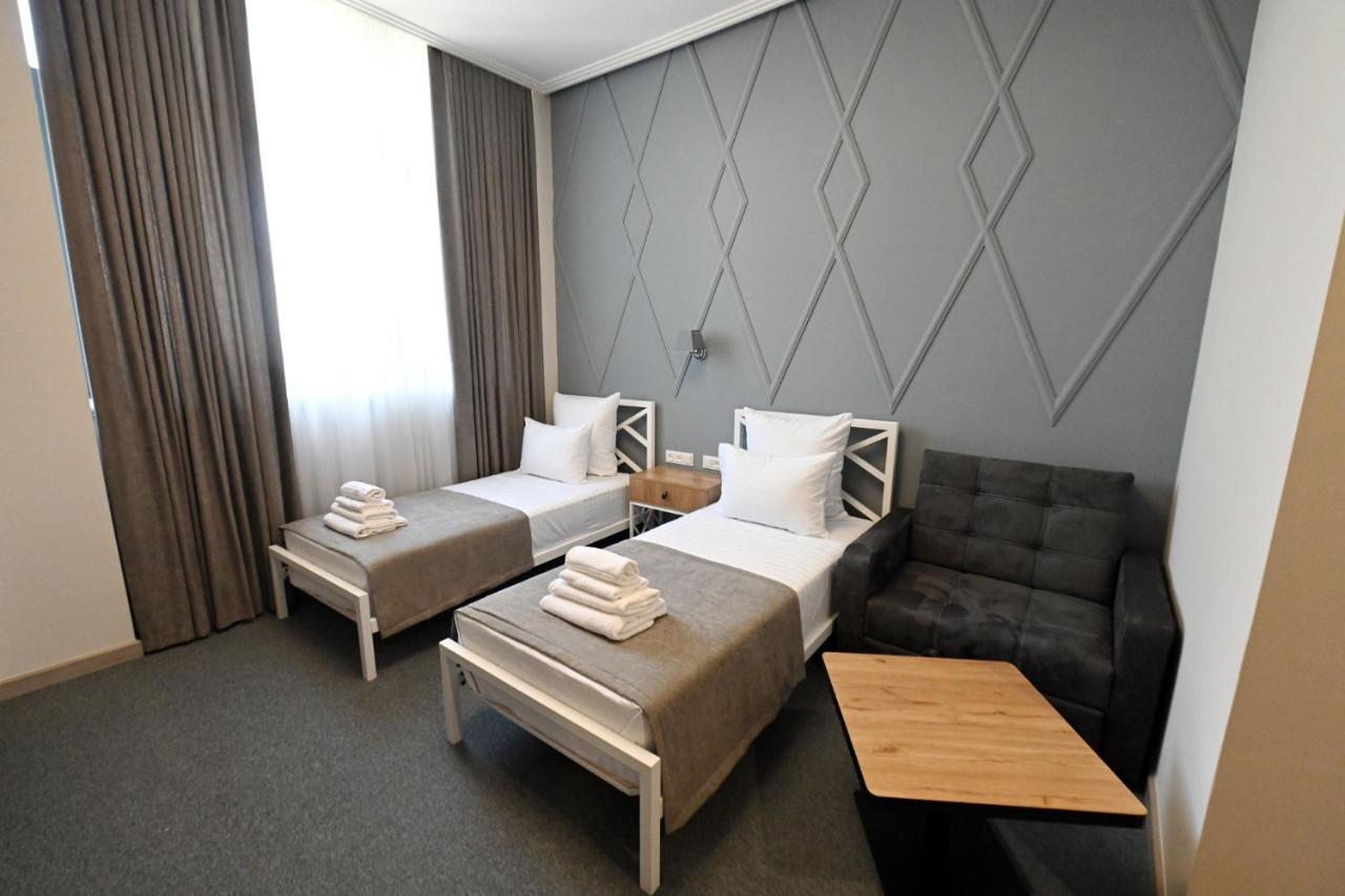 Prime Hotel Гюмри Екстериор снимка