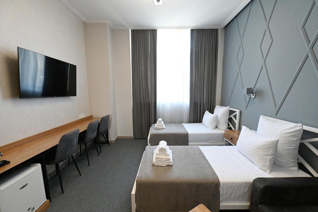 Prime Hotel Гюмри Екстериор снимка