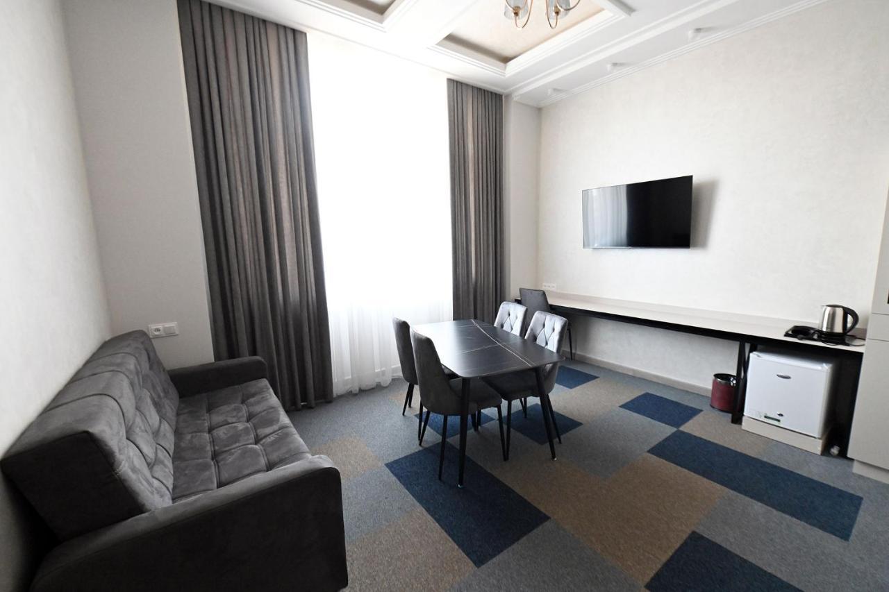 Prime Hotel Гюмри Екстериор снимка