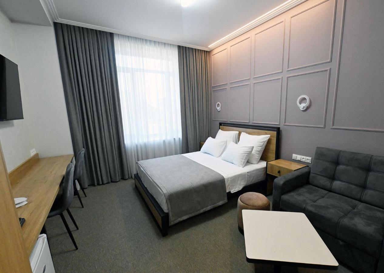 Prime Hotel Гюмри Екстериор снимка