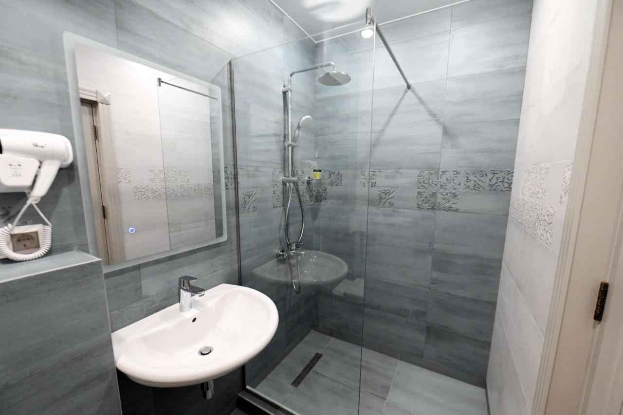 Prime Hotel Гюмри Екстериор снимка