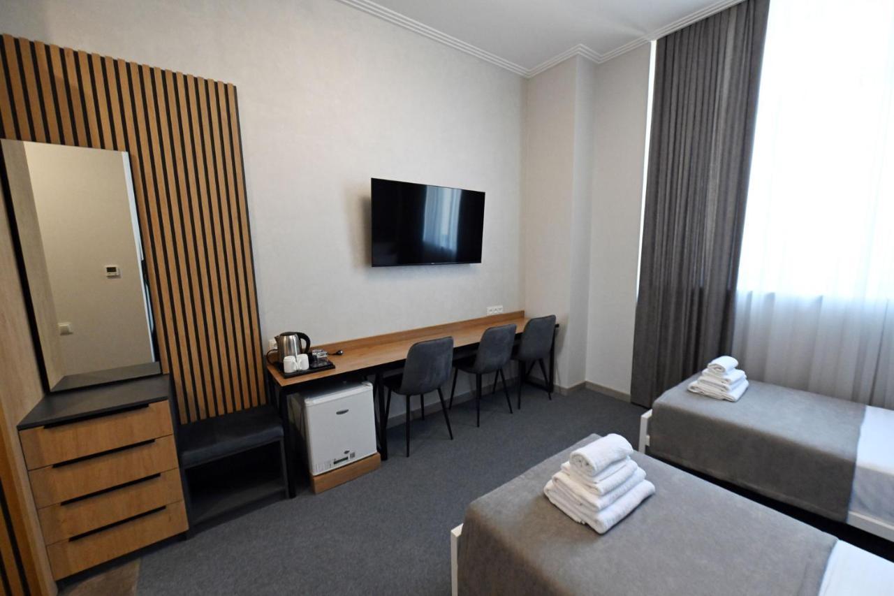 Prime Hotel Гюмри Екстериор снимка