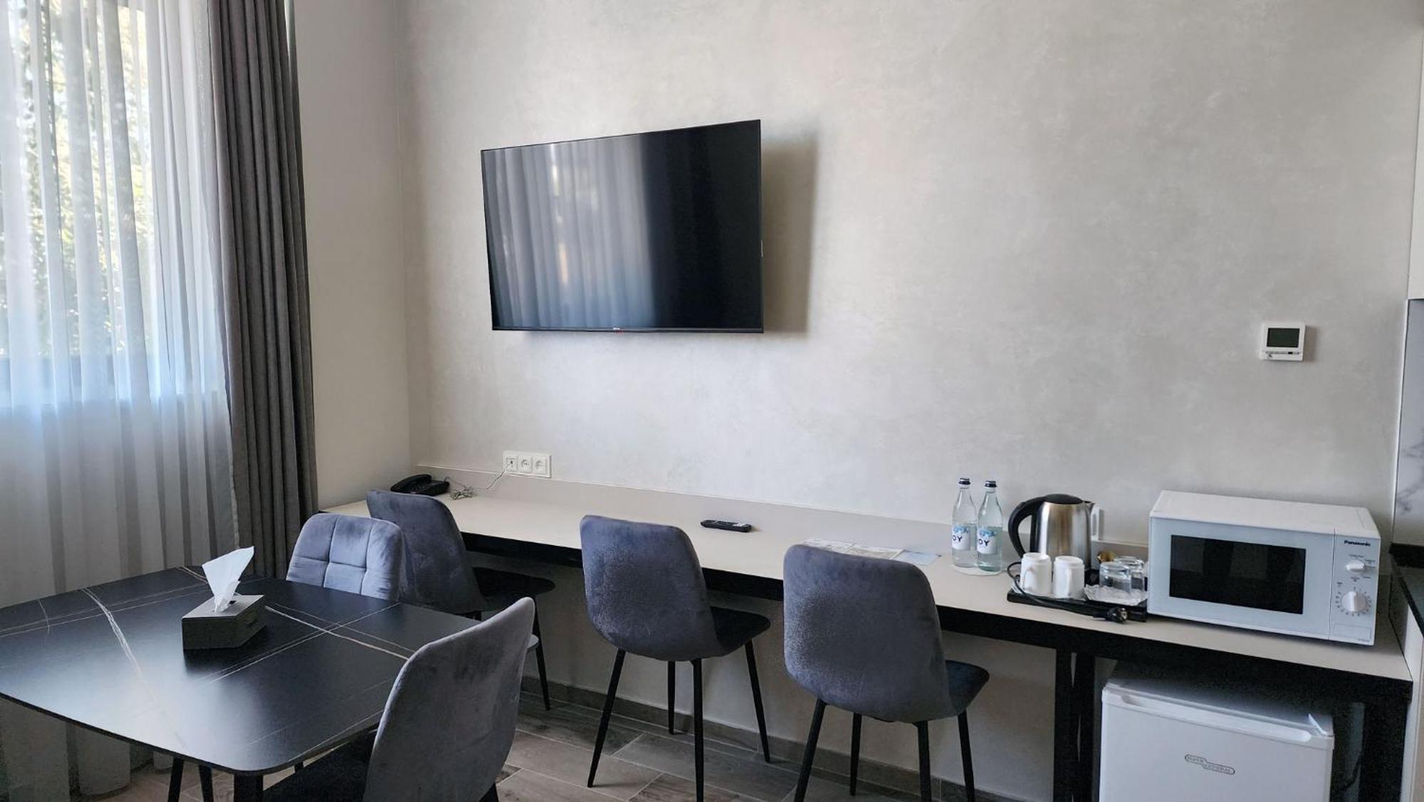 Prime Hotel Гюмри Екстериор снимка