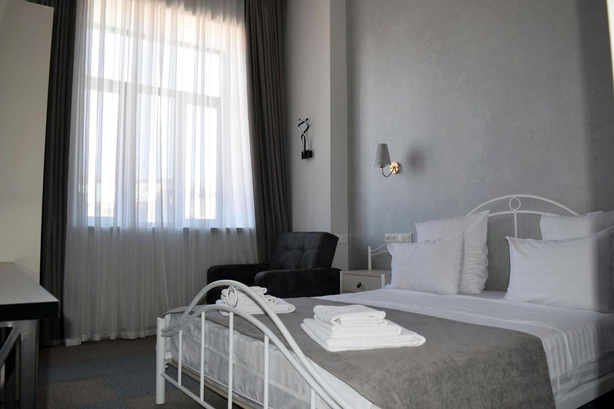 Prime Hotel Гюмри Екстериор снимка