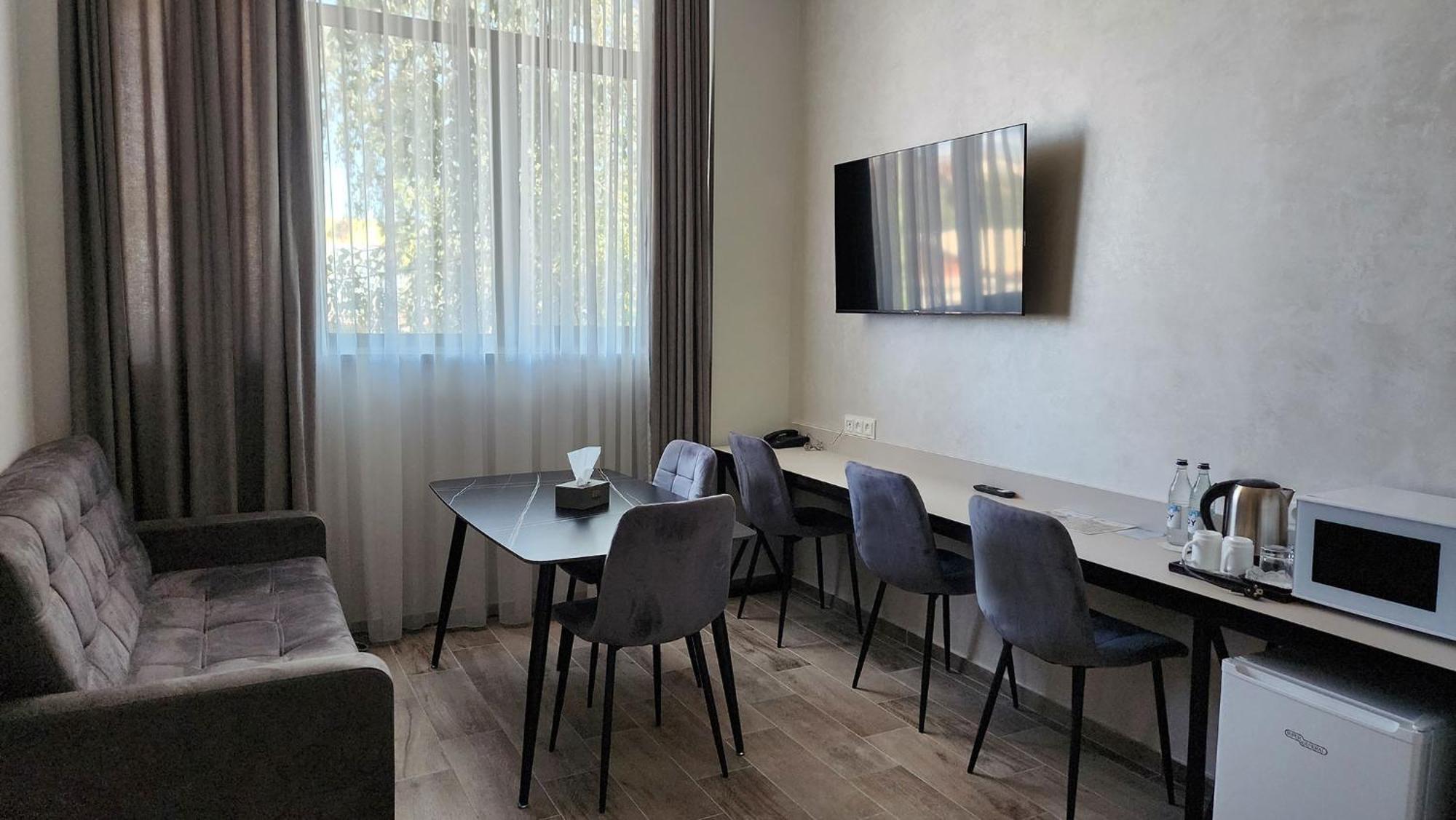 Prime Hotel Гюмри Екстериор снимка